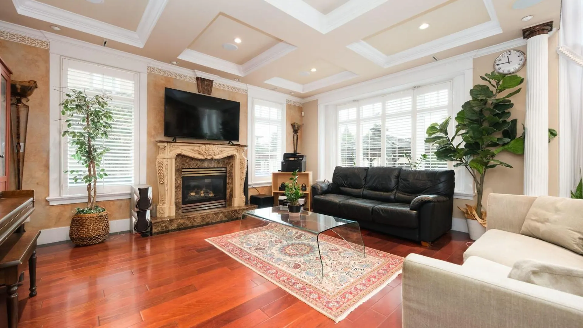 Luxurious 8-Bedroom Villa In Central Vancouver Holiday home