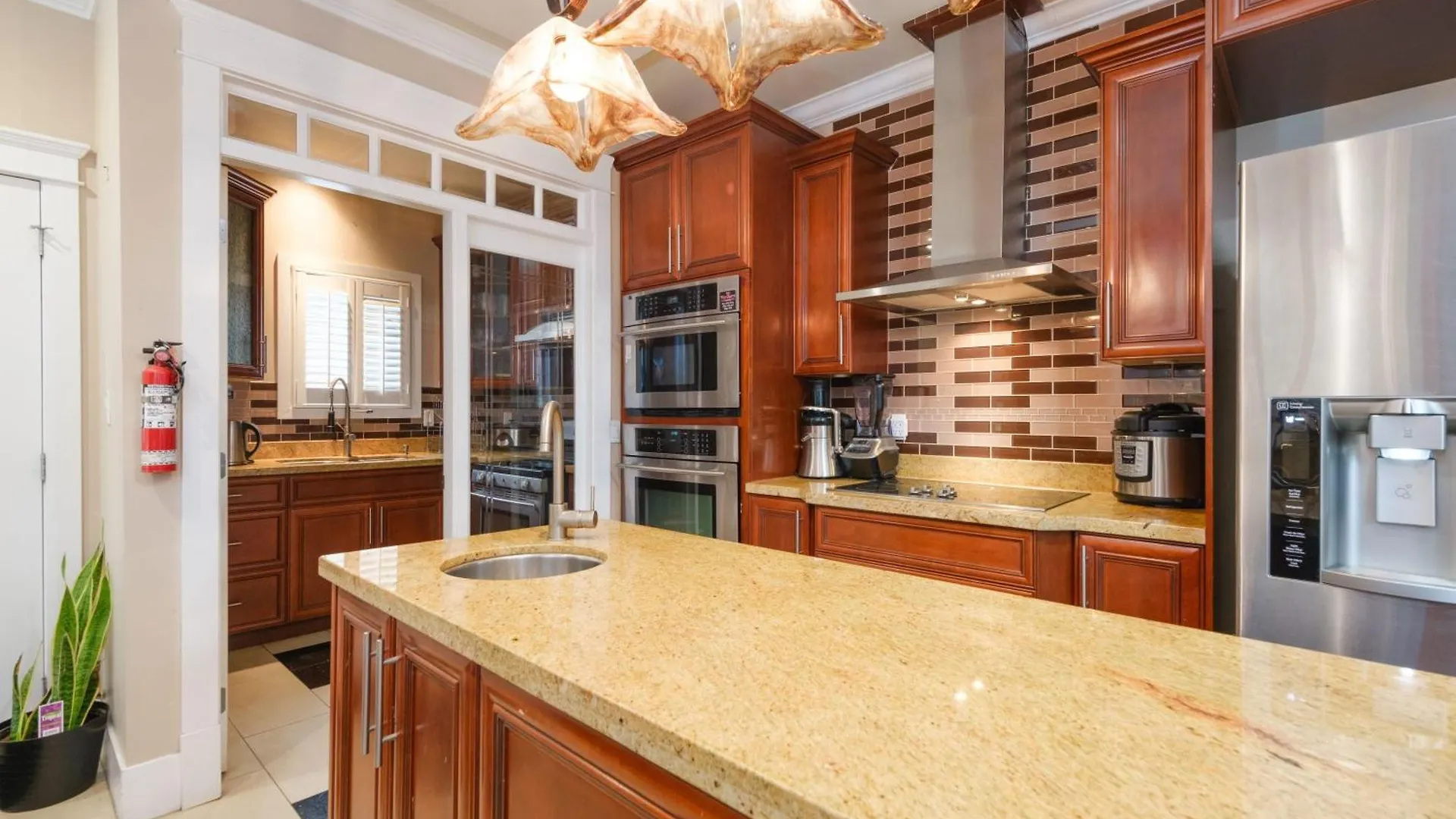 Luxurious 8-Bedroom Villa In Central Vancouver