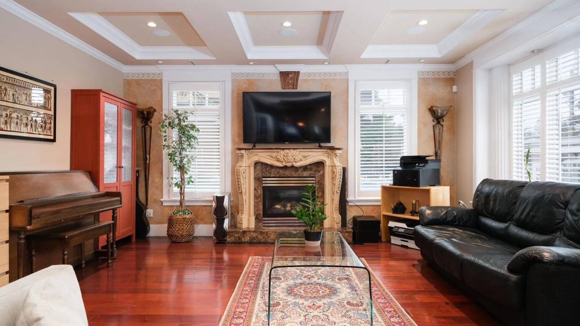 Luxurious 8-Bedroom Villa In Central Vancouver contacts